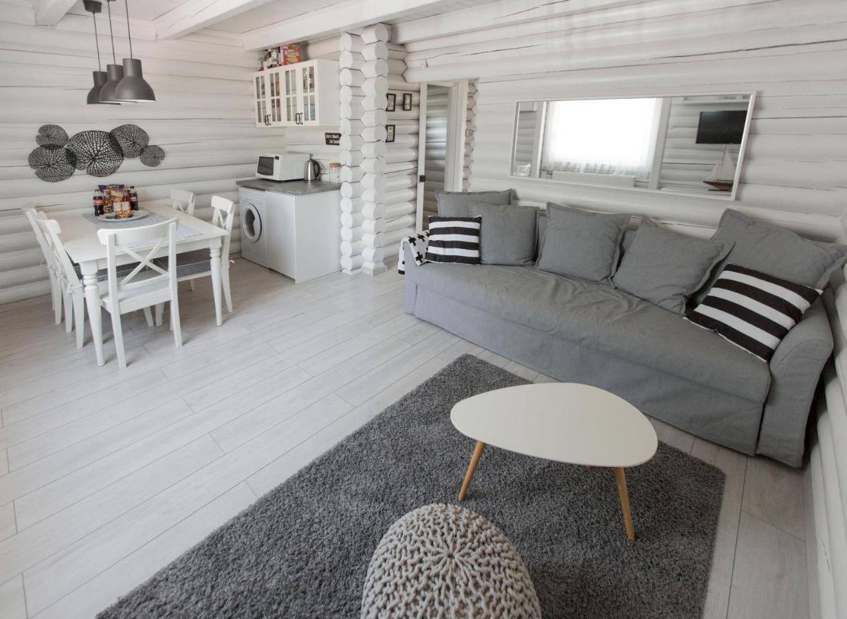 Oeboel Liget Vendeghazak Villa Abádszalók Exteriör bild