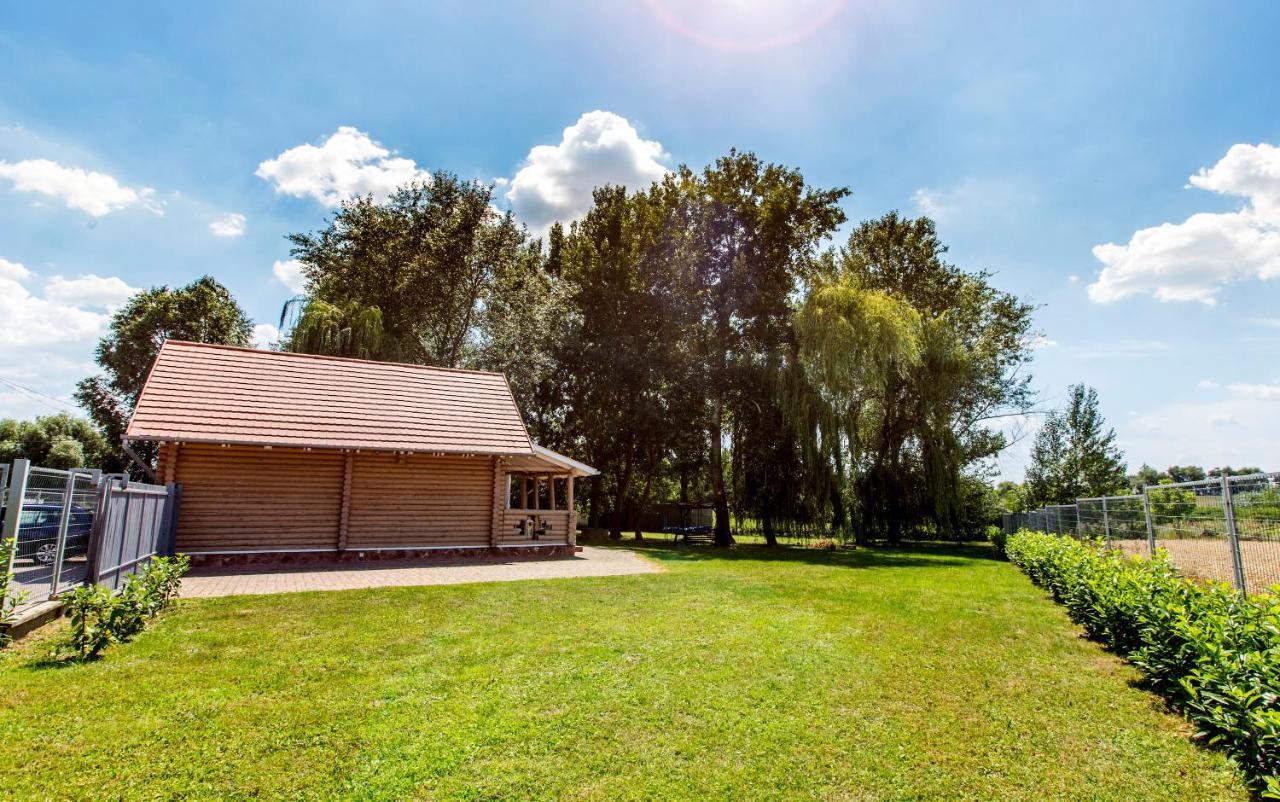 Oeboel Liget Vendeghazak Villa Abádszalók Exteriör bild