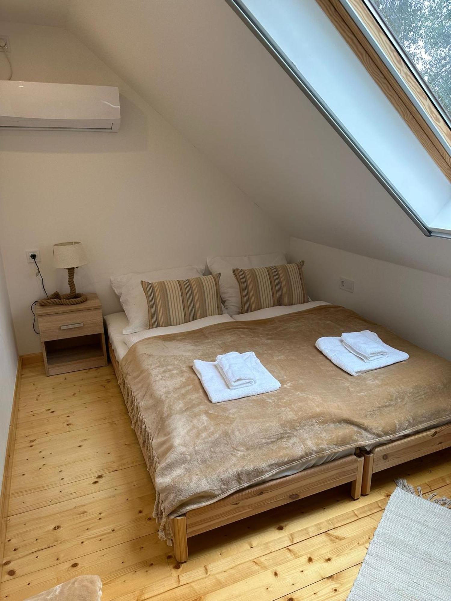 Oeboel Liget Vendeghazak Villa Abádszalók Exteriör bild